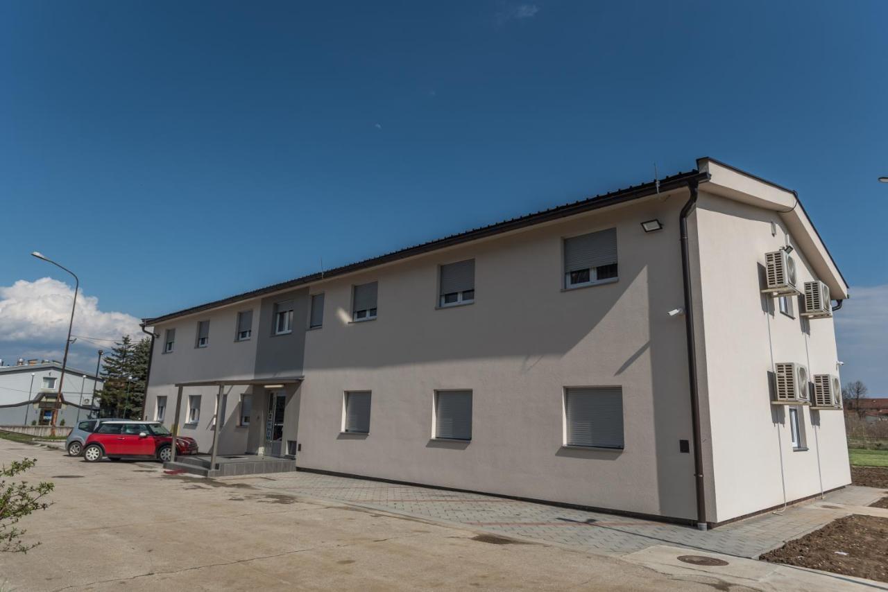 Vila Safir Loznica Εξωτερικό φωτογραφία